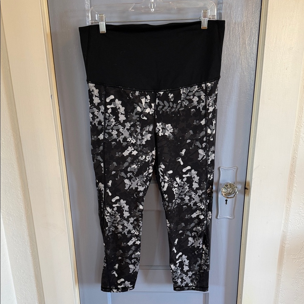 GAP Black Sculpt Compression Leggings